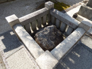 東寺の天降石