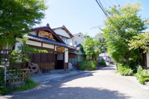 祇王寺の周辺の街並み