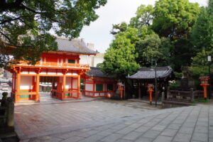 八坂神社の南楼門　境内側の写真