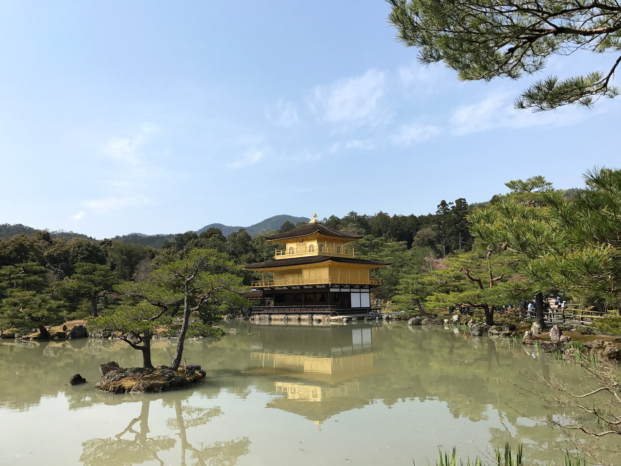 金閣寺の鏡湖池