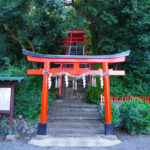 建勲神社の鳥居と階段